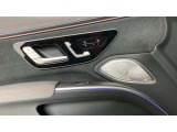 【メモリー付パワーシート】シートをかたどった調整スイッチはメルセデス・ベンツが特許を持っています。様々な体型の乗員に合わせた、きめ細かい調整が可能になっています。