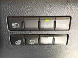 【ステアリングヒーター】冬場に冷たくなりやすい革巻きステアリングを、スイッチ一つで素早く適温に!エアコンよりも早く温まってくれるので、寒い日の運転も快適になりますね♪