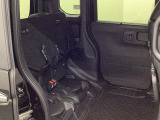 ★チップアップ&ダイブダウン機能付き【ULTR SEAT】は後席座面を左右分割で跳ね上げることができます☆トランクで積載できない背の高い荷物をラクラク収納できます。ホンダ車ならではの人気装備です♪