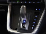 電動パーキングブレーキ・ブレーキホールドを装備してます。ホールド機能は信号待ちが多い一般道で疲労軽減になり、大好評です!
