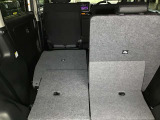 シートを倒すと大きな荷物や長い荷物などたくさん積めますよ☆
