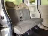 バックでの車庫入れも安心です! リアカメラが付いているバックモニター付のナビを装備しております。操作線もついており距離感も画面から確認できます。