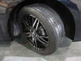 225/50R18インチ純正アルミホイール。