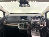 フロントガラスも広く、開放的な運転席周りとなっております♪