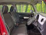 運転席シート廻りは使用感も少なく、良好な状態となっています。前オーナー様が丁寧に使っていたことがよくわかりますね。