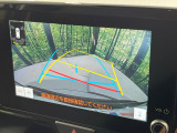 【バックカメラ】駐車時に後方がリアルタイム映像で確認できます。大型商業施設や立体駐車場での駐車時や、夜間のバック時に大活躍!運転スキルに関わらず、今や必須となった装備のひとつです!