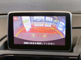 リアゲートの目立たない位置にバックカメラがあります。確認しづらい後方の障害物をバックモニターに表示されるのでより後方の視界の確保が可能です。