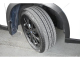 タイヤサイズは225/55R18です
