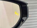 【ブラインドスポットモニター】走行中、ドアミラーの死角になりやすい箇所に後続車が接近するとサイドミラーのレンズに警告を表示!ドライバーに注意喚起をしてくれます。