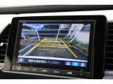 もちろんリアカメラも装備。安心、安全のために駐車時などの後方死角を減らします。また切り替えボタンを操作するとで、ノーマルビュー・ワイドビュー・トップダウンビューの切り替えが可能です!