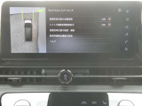 オプションのプロパイロットパーキング(縦列駐車、並列駐車、車庫入れに対応し、ステアリング、アクセル、ブレーキ、シフトを車が制御して駐車をアシストします)