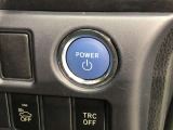 エンジンスタートスイッチです。キーが車内にあれば、エンジンの始動や停止はスイッチを押すだけ!キーを取り出す手間を省き、ワンプッシュで操作できるので簡単でスムーズです。