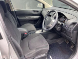 運転席からの視界が左右に広く隅々まではっきりと見渡せます。前方確認がしやすいので安心して運転できますね。