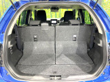 普段のお買い物や通勤、送迎等に十分な荷室スペースを確保しております。セカンドシートを倒すと、大きな荷物の積載も可能です♪