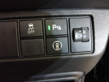 パーキングセンサーや横滑りを防ぐVSA等のスイッチ類は運転席の右側、手の届きやすい位置にあります。