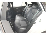 中古車をキレイで気持ちよくお乗りいただけるよう、エンジンルームからシートを外した洗浄まで、目に見えない部分も徹底的に洗浄しています!