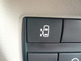 左側電動オートスライドドア付き!!運転席のスイッチでも開閉可能です♪重い荷物を持っている時や、雨の日に重宝します!小さいお子様がいても巻き込み防止機能や手動のみに切替も出来ますので安心です♪