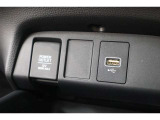USBオーディオ用ソケットがついていますので携帯電話などを接続すれば音楽等の再生が可能です!