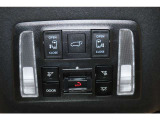 運転席上部の操作部です。両側電動スライドドアの操作部です。