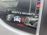 純正ディーラーオプションセキュリティ盗難防止アラーム付きですので、車両盗難などに対する抑止効果がございます。