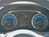 メーター中央に、様々な車両情報を表示してくれる、ディスプレイがついています。