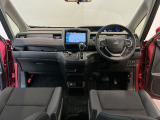 【前方視界】開放的な前方視界!運転がしやすく疲れにくいです♪窓が大きく、見通しがとっても良いおクルマですよ♪