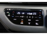 運転席と助手席の温度設定の変更が可能な左右独立タイプのデュアルエアコンです♪♪♪暑がりな人・寒がりな人も誰もが車内を快適にお過ごしいただけます♪♪♪