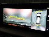 バックガイドモニターで、後方を確認しながら安心して駐車することができます。運転初心者も熟練者も必須の機能ですよ!