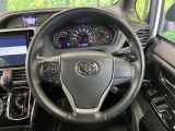 【純正革巻きステアリング】上質な革を使用することで、手にしっかり馴染みとても運転しやすいハンドルです♪