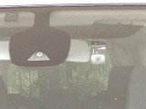 【エマージェンシーブレーキ】走行中に前方の車両等を認識し、衝突しそうな時は警報とブレーキで衝突回避と被害軽減をアシスト。より安全にドライブをお楽しみいただけます。