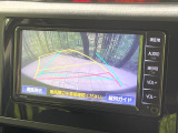 【バックカメラ】駐車時に後方がリアルタイム映像で確認できます。大型商業施設や立体駐車場での駐車時や、夜間のバック時に大活躍!運転スキルに関わらず、今や必須となった装備のひとつです!