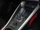 電動パーキングブレーキ・ブレーキホールドを装備してます。ホールド機能は信号待ちが多い一般道で疲労軽減になり、大好評です!