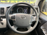 インテリアに合わせたデザインのステアリングは、運転される方のことも考え、運転しやすい形状、大きさです。是非一度、実際に触ってお確かめください。