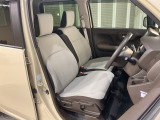 乗降がしやすい運転席。高さが調節できて小柄な方でも運転しやすいポジションをとることができます。