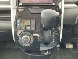 スポーツシフトに入れてマニュアル車感覚の走行が出来ます。山道走行や高速道路の走行に大活躍です★