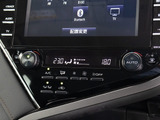 ★使いやすさや安全性を追求したステアリング周り!高級車ゆえにスイッチ類が多いのも特徴ですね!考え尽くされた配置ですぐに使いこなす事が出来ますのでご安心下さい!是非、体感してみて下さい!!