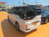 左後ろからの画像です!日々お買い得車両続々入庫しております!