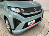 ヘッドライトには目立つくすみも無くクリアに仕上がっております。ポリッシャーでのみがきの工程を取り、ツヤのあるキレイな状態へ。