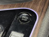【プッシュスタート】スマートキーを持っているだけ、鍵を差し込むことなく、ボタンを押すだけでエンジン始動や停止を行うことができます。