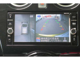 【アラウンドビューモニター】上空から見下ろしているかのような映像を映し出して、スムースな駐車をアシストします。