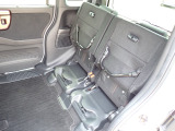 ◆チップアップ&ダイブダウン機構付【ULTR SEAT】は後席座面を左右分割で跳ね上げることができます。トランクで積載できない背の高い荷物をラクラク収納できます。ホンダ車ならではの人気装備です。