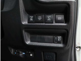 電動のスライドドアで楽々スムース!運転席からも開閉の操作もできます♪キーのスイッチひとつで自動開閉できる便利な機能もついてます♪