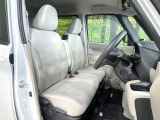 運転席シート廻りは使用感も少なく、良好な状態となっています。前オーナー様が丁寧に使っていたことがよくわかりますね。