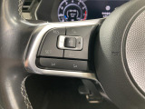 ◆クルーズコントロールにレーダーセンサーを組み合わせ、先行車を測定し設定されたスピードを上限に自動で加減速を行います。一定の車間距離を維持することで、長距離走行でのドライバーの疲労を低減させます。