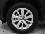 純正アルミホイールは精度が高く、走行の安定性が優れています。タイヤサイズ205/65R16