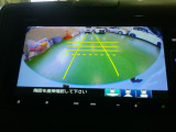 バックカメラの画像です。ガイドラインがスムースな車庫入れをサポートいたします。車庫入れの安心感がアップしますね。