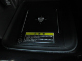 置くだけでワイヤレスで充電可能です。