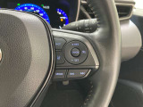 前方の車との車間を設定し、スピードを上げたり緩めたりを自動で行ってくれる追尾式の「レーダークルーズ」。上級装備の一つです!高級車にしかつかない嬉しい機能です。