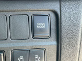 100%モータードライブが楽しめる「Normalモード」に加え、アクセルペダルだけで加減速できる「e-POWERモード」、さらに2つの便利機能も設定しています。
