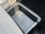 助手席シートアンダーボックス☆MAX2kgまで載せれます☆前からも後ろからも引き出し可能です★